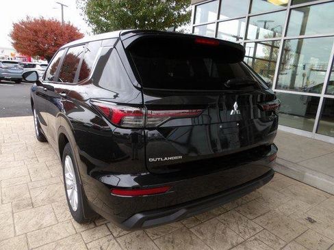 New 2025 Mitsubishi Outlander ES image 5