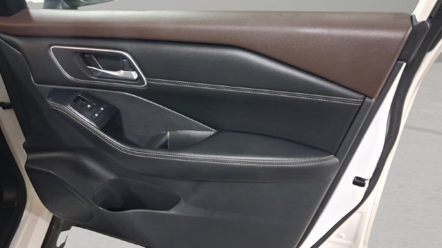 Used 2021 Nissan Rogue SV w/ Premium Package FWD image 19