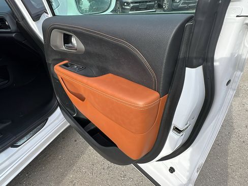 Used 2024 Chrysler Pacifica Pinnacle image 19