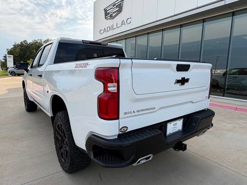 Used 2025 Chevrolet Silverado 1500 LT Trail Boss w/ Convenience Package II AWD/4WD image 5