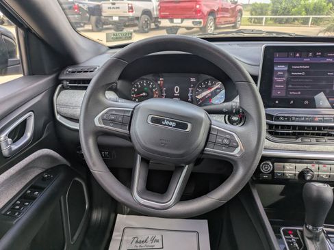 Used 2023 Jeep Compass Sport image 19