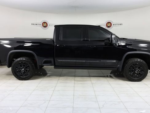 Used 2024 Chevrolet Silverado 2500 High Country w/ High Country Premium Package AWD/4WD image 2