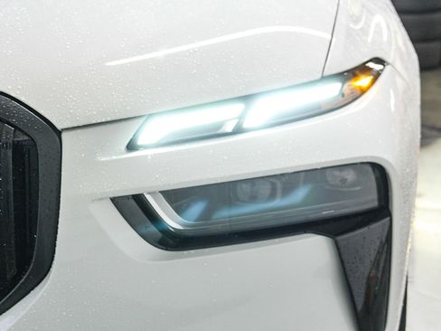 Certified 2023 BMW X7 xDrive40i w/ Executive Package image 10