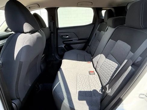 Used 2025 Nissan Kicks SV AWD/4WD image 15