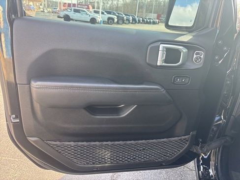 Used 2023 Jeep Wrangler Sahara image 23