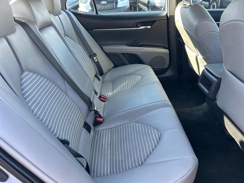Used 2022 Toyota Camry SE image 18