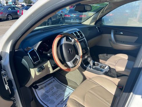 Used 2011 GMC Acadia SLT image 7