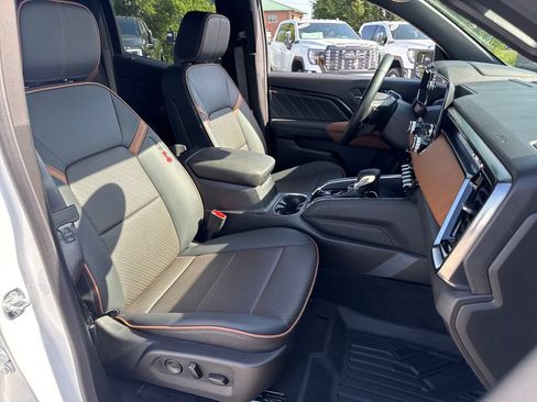 Used 2026 GMC Canyon AT4 w/ AT4 Premium Package AWD/4WD image 11