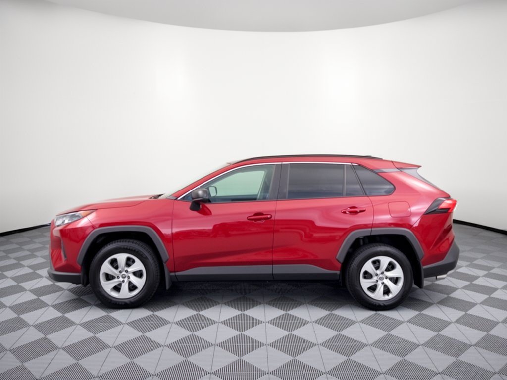 Used 2020 Toyota RAV4 LE FWD image 2