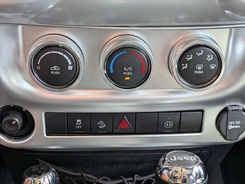 Used 2012 Jeep Wrangler Unlimited Sahara w/ Connectivity Group AWD/4WD image 13