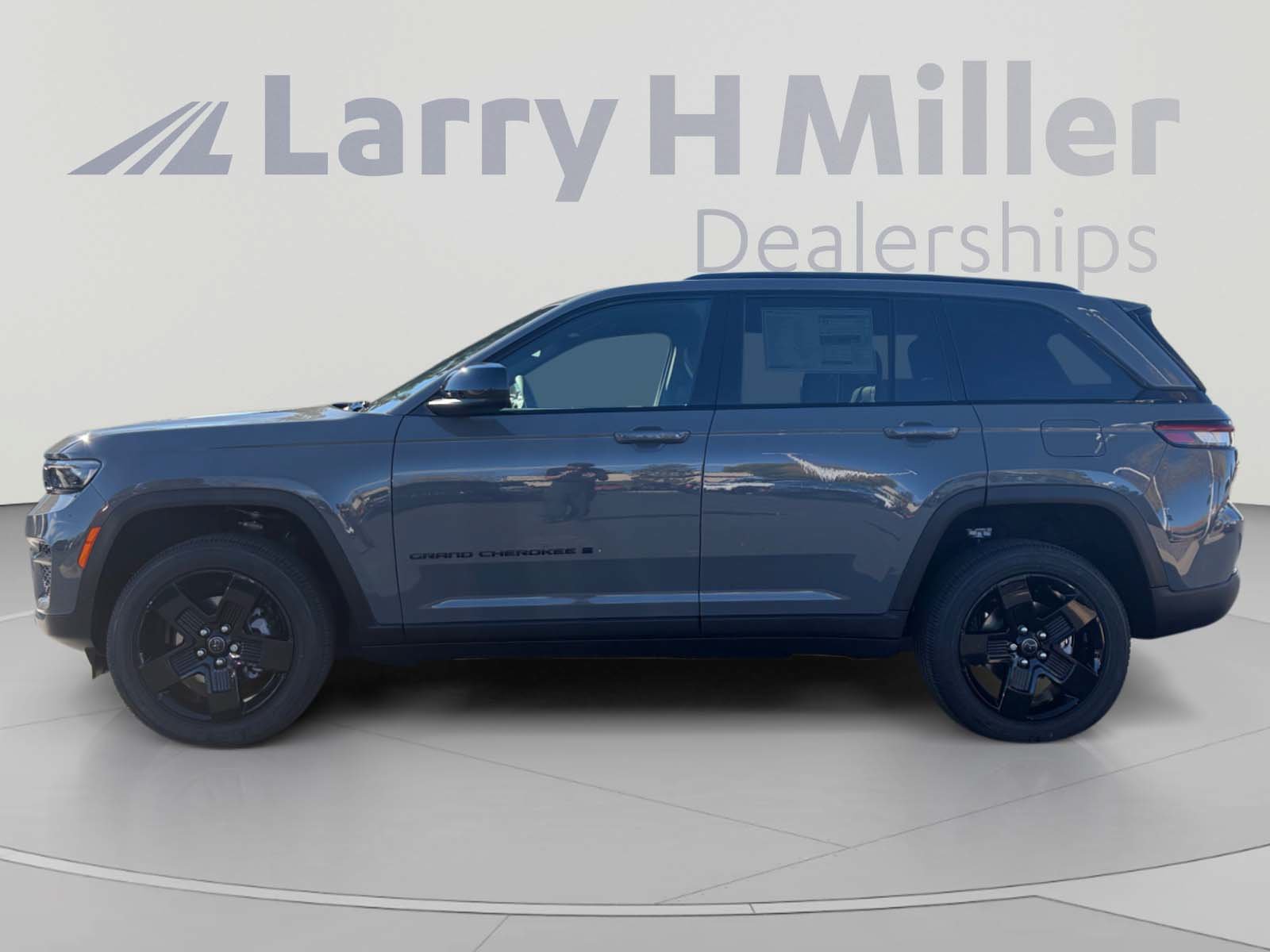 New 2027 Jeep Grand Cherokee Laredo X AWD/4WD image 2