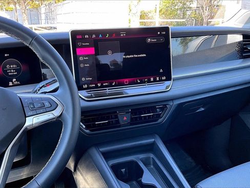 Certified 2025 Volkswagen Tiguan SE image 20