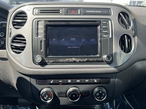 Used 2017 Volkswagen Tiguan S FWD image 19