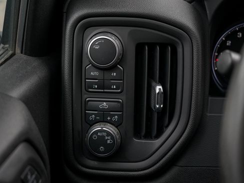 Used 2020 Chevrolet Silverado 1500 Custom Trail Boss w/ Custom Convenience Package image 19