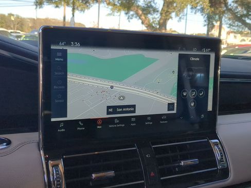 Used 2024 Lincoln Navigator Reserve image 17