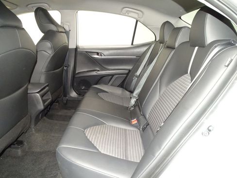 Used 2023 Toyota Camry SE image 11