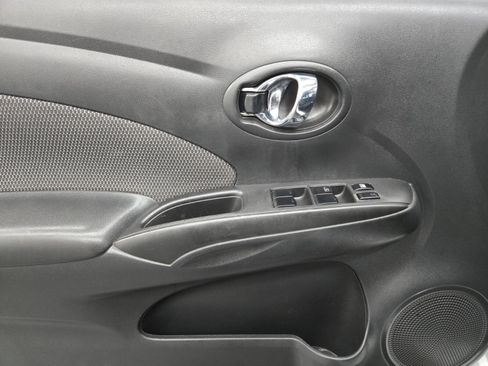 Used 2015 Nissan Versa SV image 11