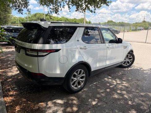 Used 2018 Land Rover Discovery SE AWD/4WD image 3