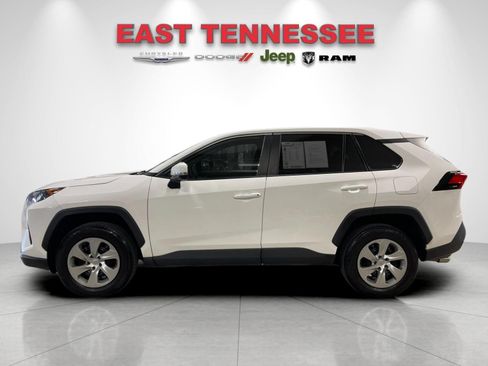 Used 2022 Toyota RAV4 LE AWD/4WD image 6