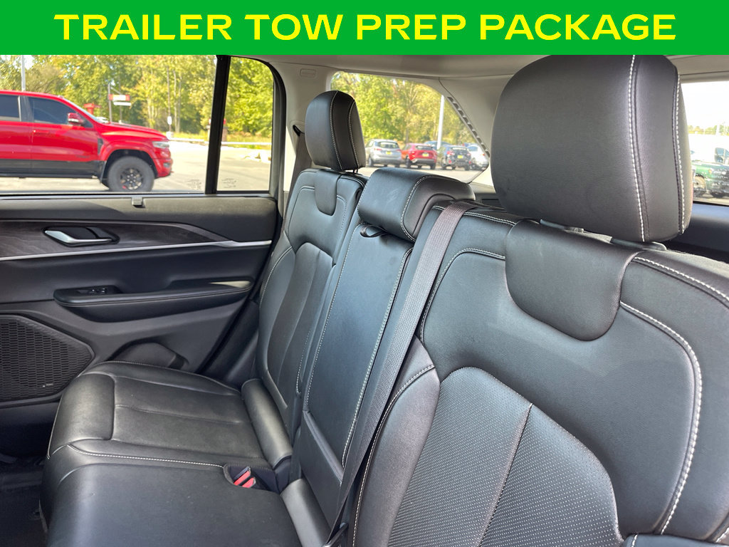 Used 2023 Jeep Grand Cherokee Limited w/ Luxury Tech Group II AWD/4WD image 12