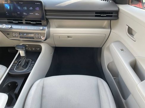 Used 2025 Hyundai Kona SEL FWD image 25