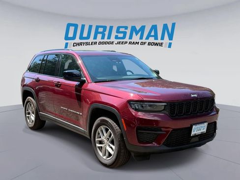 Used 2024 Jeep Grand Cherokee Laredo X AWD/4WD image 1