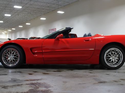 Used 2002 Chevrolet Corvette Convertible w/ Preferred Equipment Group2 RWD image 26