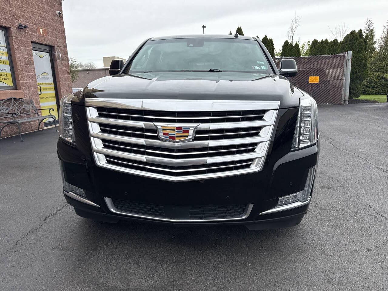 Used 2018 Cadillac Escalade Platinum AWD/4WD image 5