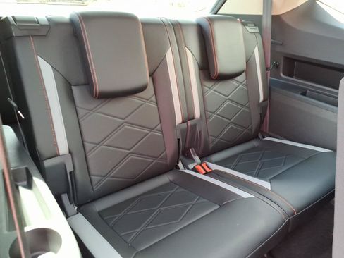 Certified 2025 Volkswagen Atlas Peak Edition SE AWD/4WD image 15