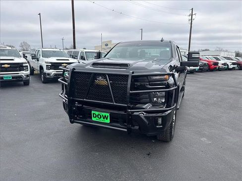 Used 2025 Chevrolet Silverado 2500 Custom w/ Custom Value Package image 2