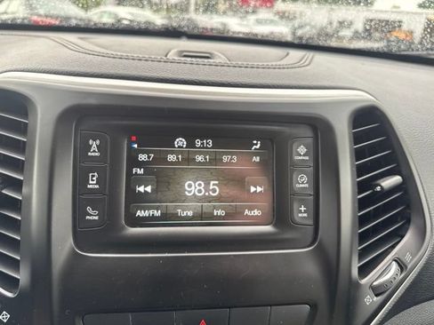 Used 2015 Jeep Cherokee Latitude FWD image 16