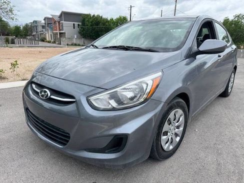 Used 2017 Hyundai Accent SE FWD image 3