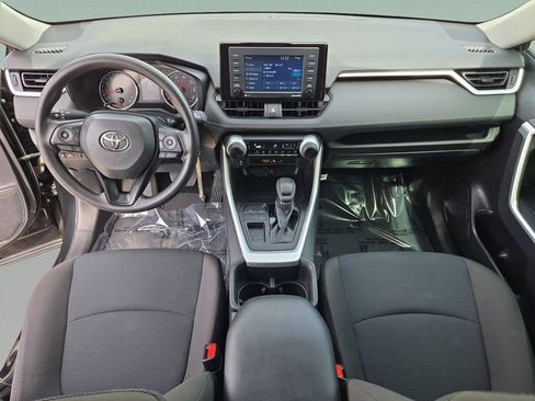 Used 2022 Toyota RAV4 LE image 18