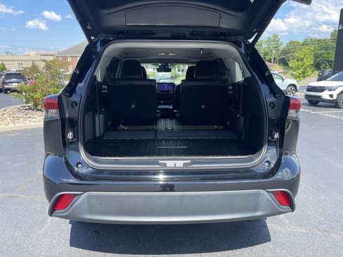 Used 2023 Toyota Highlander XLE AWD/4WD image 37