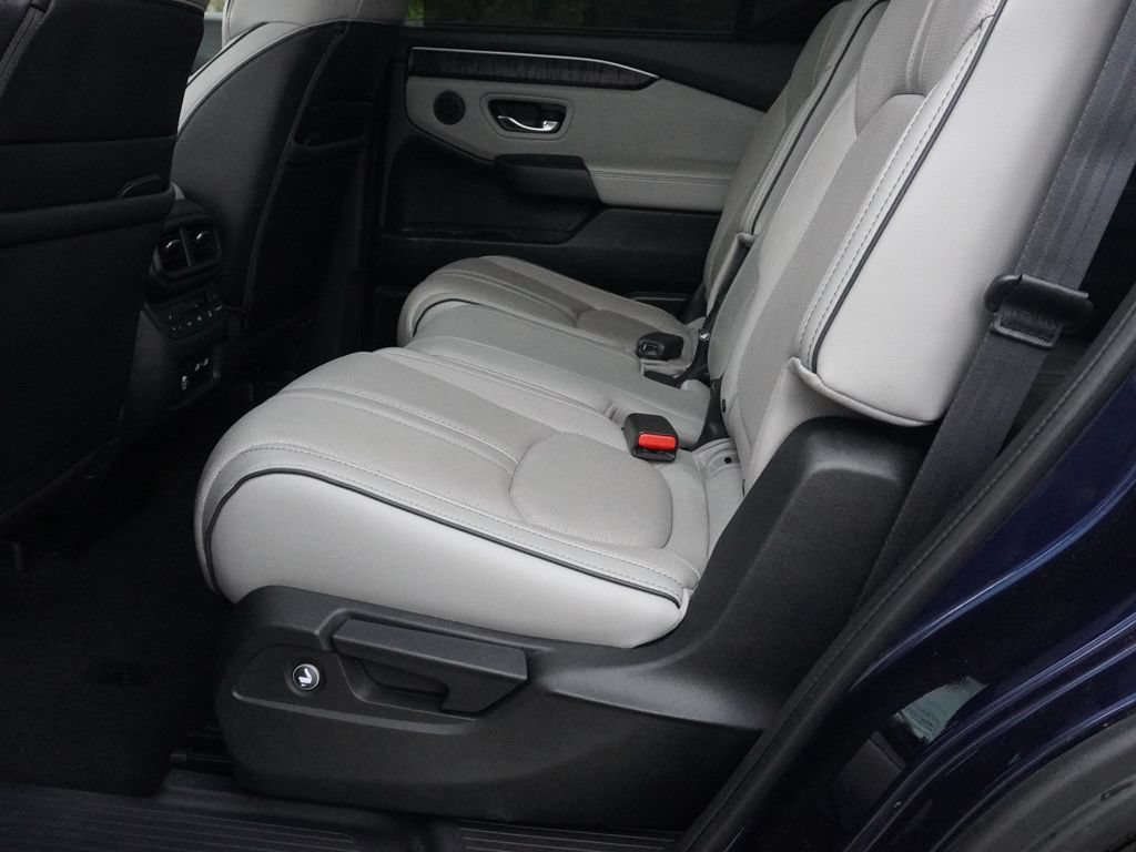 Used 2023 Honda Pilot Elite image 35