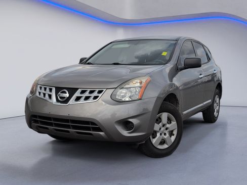 Used 2014 Nissan Rogue S image 2