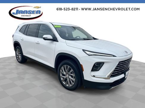 Used 2025 Buick Enclave Preferred FWD image 1