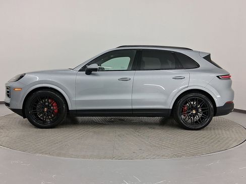 New 2026 Porsche Cayenne S image 2