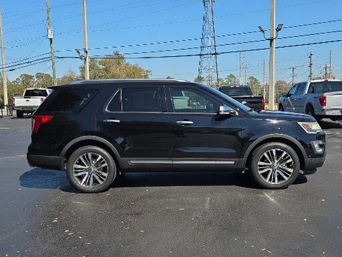 Used 2017 Ford Explorer Platinum image 8