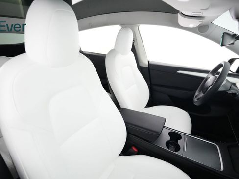 Used 2023 Tesla Model Y Long Range AWD/4WD image 23