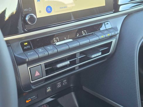 Used 2025 Toyota Camry SE image 30