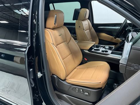 Used 2025 Cadillac Escalade ESV Premium Luxury w/ Touring Package AWD/4WD image 7