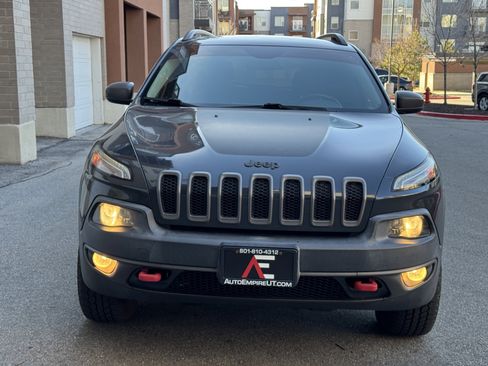 Used 2016 Jeep Cherokee Trailhawk image 9