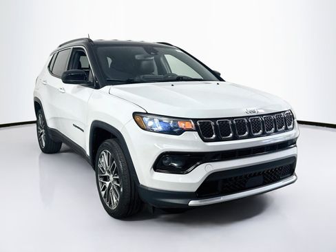 Used 2023 Jeep Compass Limited w/ Elite Group AWD/4WD image 3