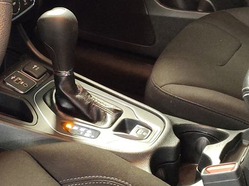 Used 2020 Jeep Cherokee Latitude image 26