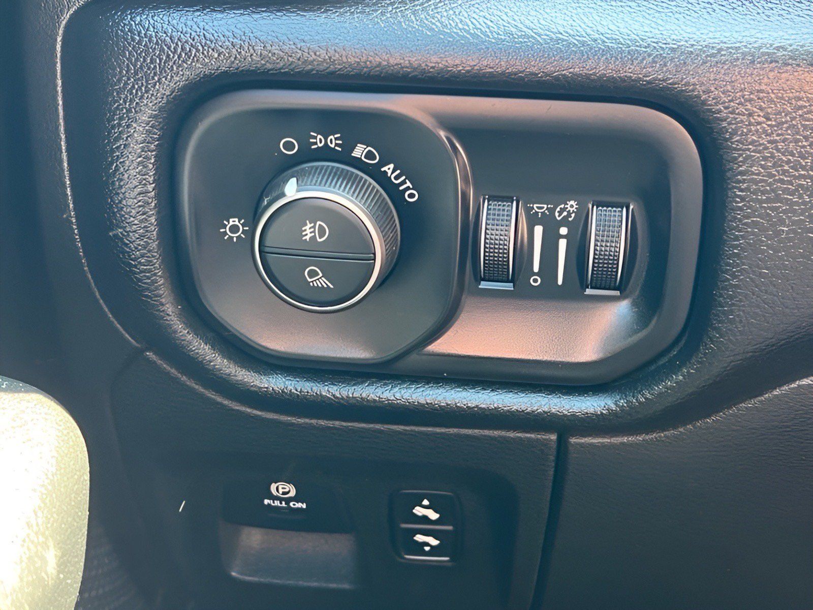 Used 2019 RAM 1500 Big Horn AWD/4WD image 16