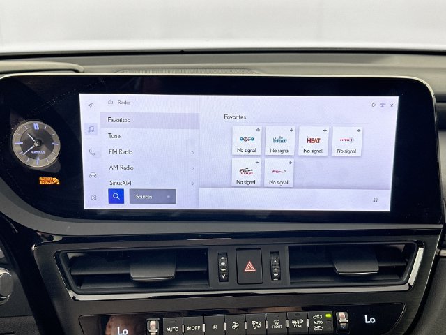 Used 2025 Lexus ES 300h w/ Technology Package FWD image 13