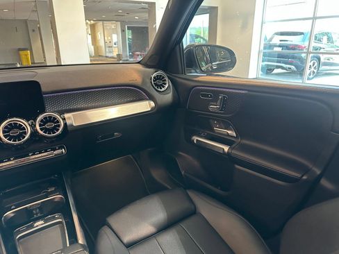 Used 2025 Mercedes-Benz GLB 250 image 39