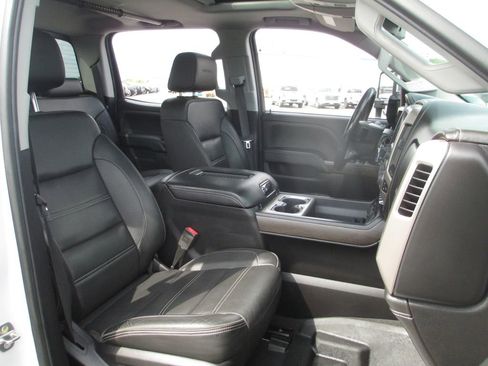 Used 2019 GMC Sierra 2500 Denali w/ Duramax Plus Package AWD/4WD image 25