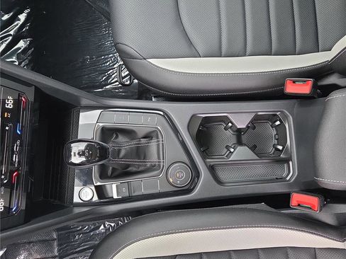 New 2025 Volkswagen Taos SEL image 21